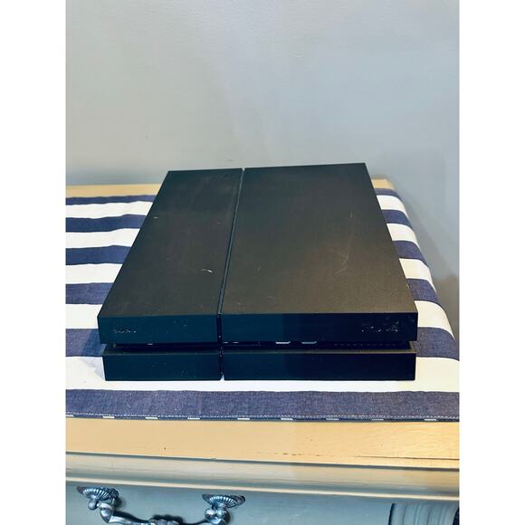 Sony PlayStation 4 500 GB Jet Black W/ Camo Controller and Chords.